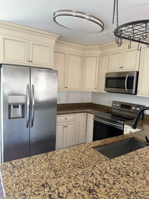 Building Photo - 3030 Hollybrooke Dr