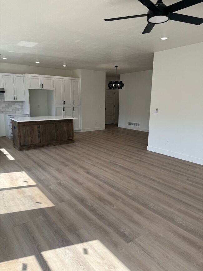 Building Photo - TWIN HOME FOR RENT IN SUGAR CITY - 3 BEDROOMS 2 FULL BATHROOMS