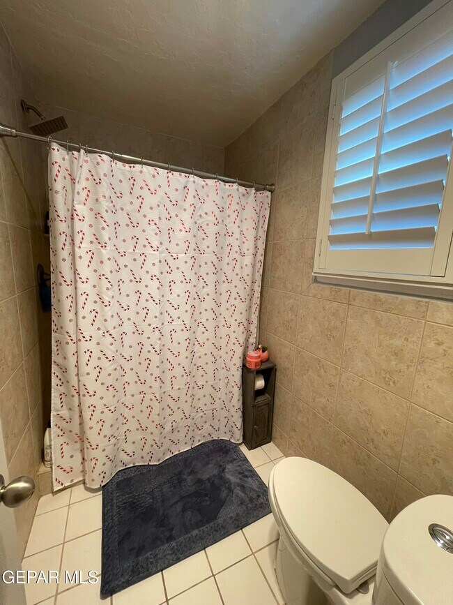 Building Photo - 10024 Fenway Dr