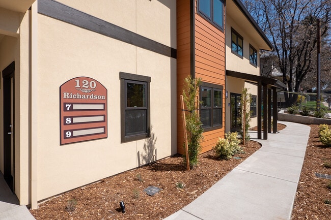 Building Photo - 120 Richardson St