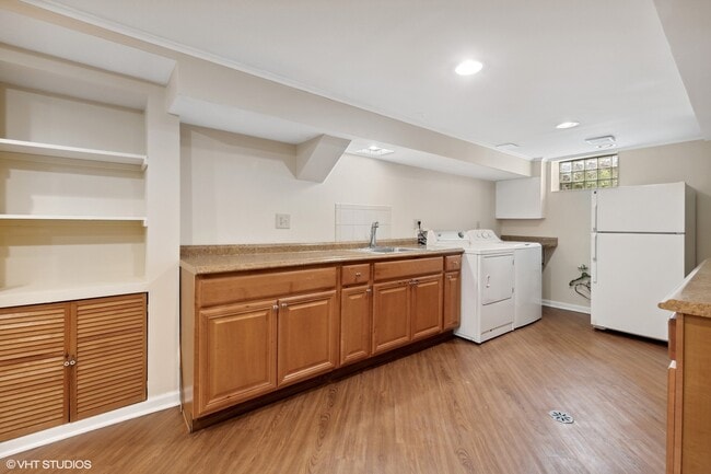 Building Photo - 724 Barnsdale Rd