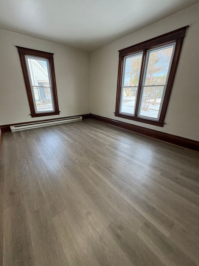 Building Photo - THR -03- Galesville