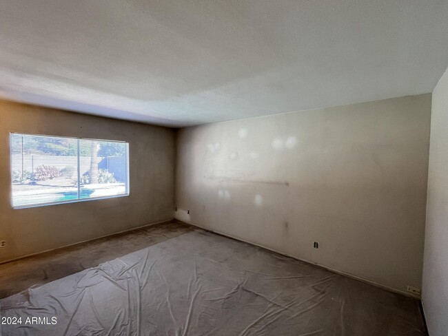 Building Photo - 5018 E Larkspur Dr