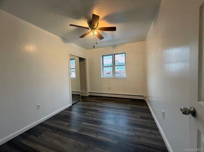 Building Photo - 37-26-37112 112th St