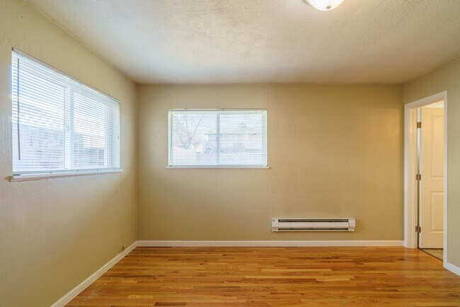 Building Photo - Updated Rambler w/ Fenced Backyard!