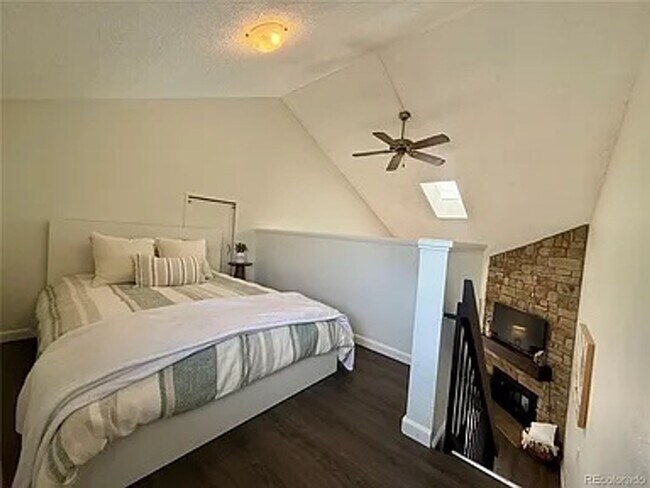 Building Photo - Flexible Condo Living with Loft near Golden!!!