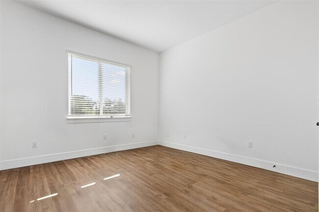 Building Photo - 1811 Webberville Rd