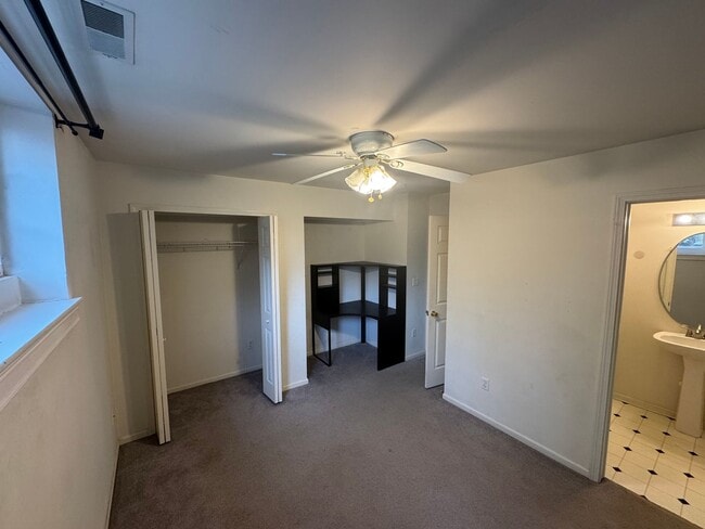 Building Photo - 3 Bedroom Condo