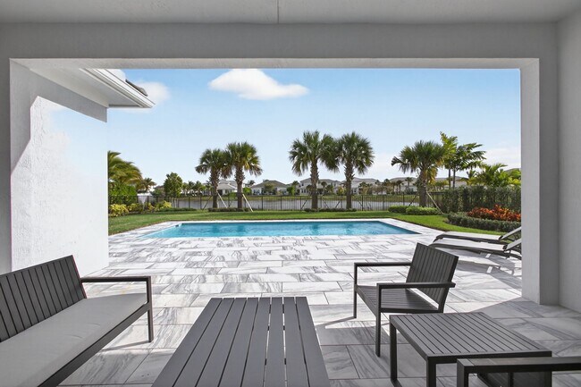 Building Photo - 9249 Crestview Cir