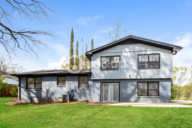 Building Photo - Fantastic 4bd/2.5ba home! Coming soon!