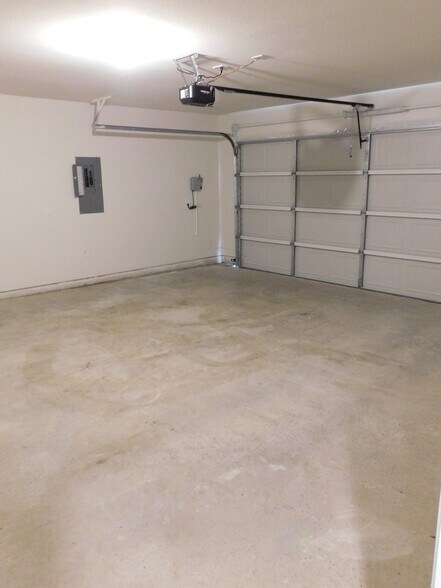 Building Photo - 841 Wild Rose Wy