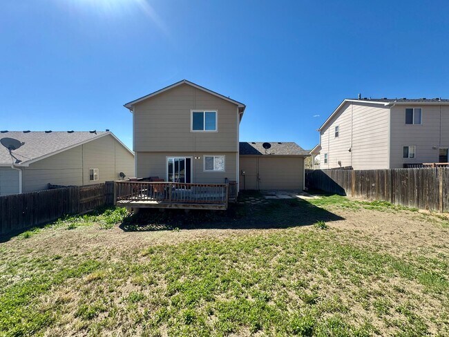 Building Photo - 3 Bedroom Home Close to Military Installations