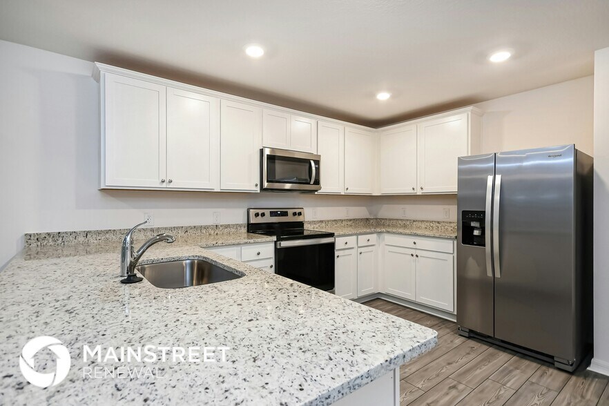 Building Photo - 2006 Maple Ln