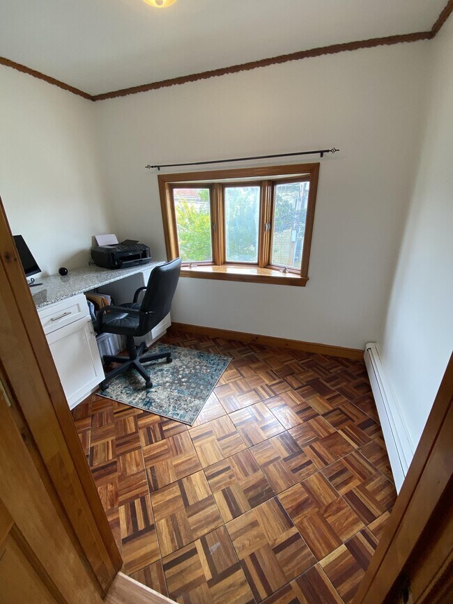 Building Photo - 93 Glen St