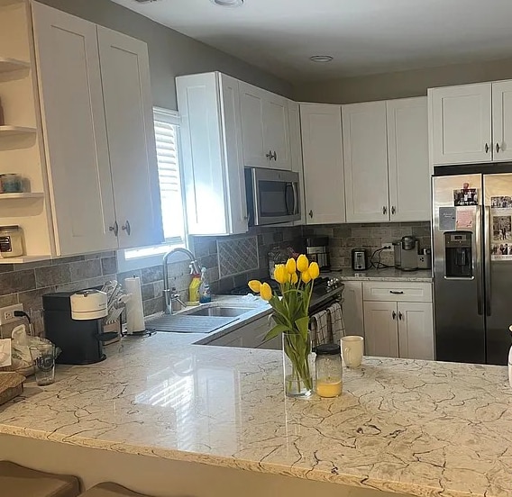 Building Photo - 2736 N Wilton Ave