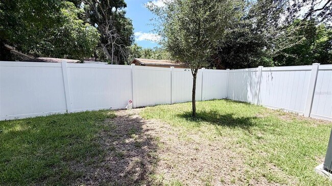 Building Photo - 4106 N Thatcher Ave