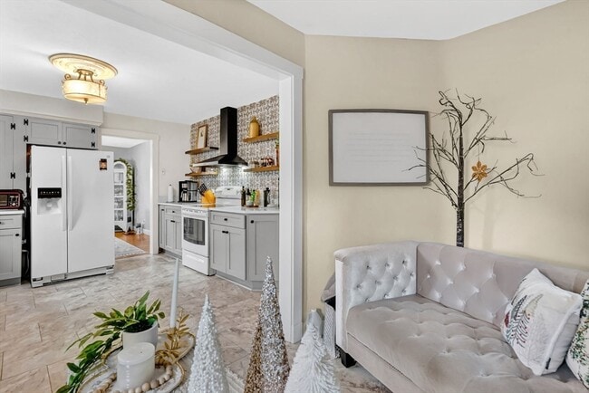 Building Photo - 350 Converse St