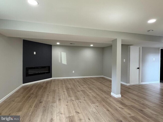 Building Photo - 5507 Kings Park Dr