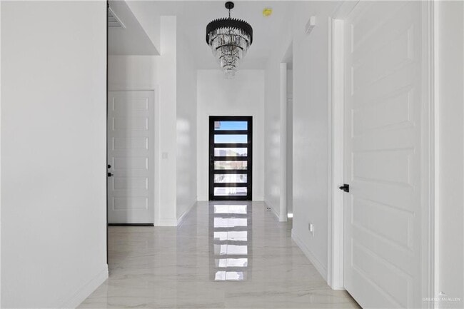 Building Photo - 32 Zimmerius Ave