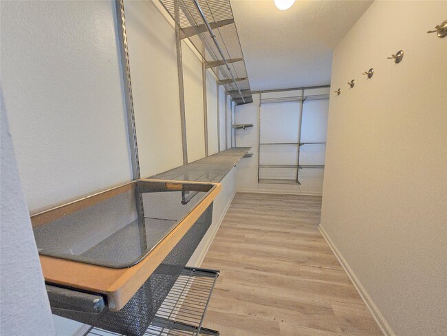 Building Photo - 11735 Sunny Stream Dr