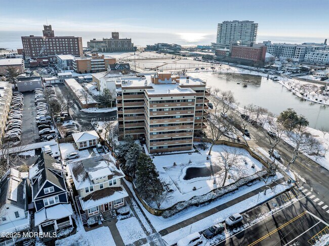 Building Photo - 321 Sunset Ave