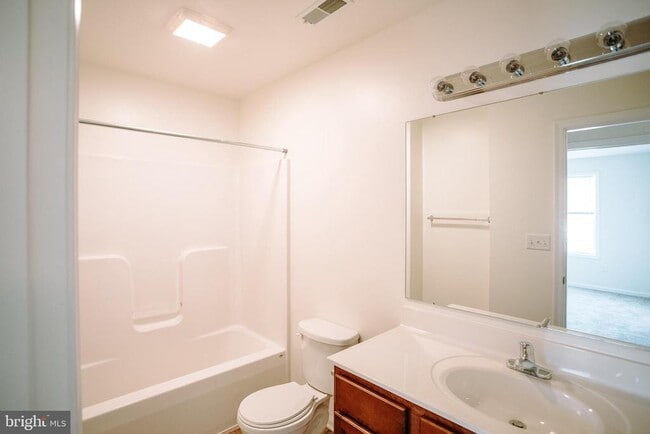 Building Photo - 116 Breezewood Dr