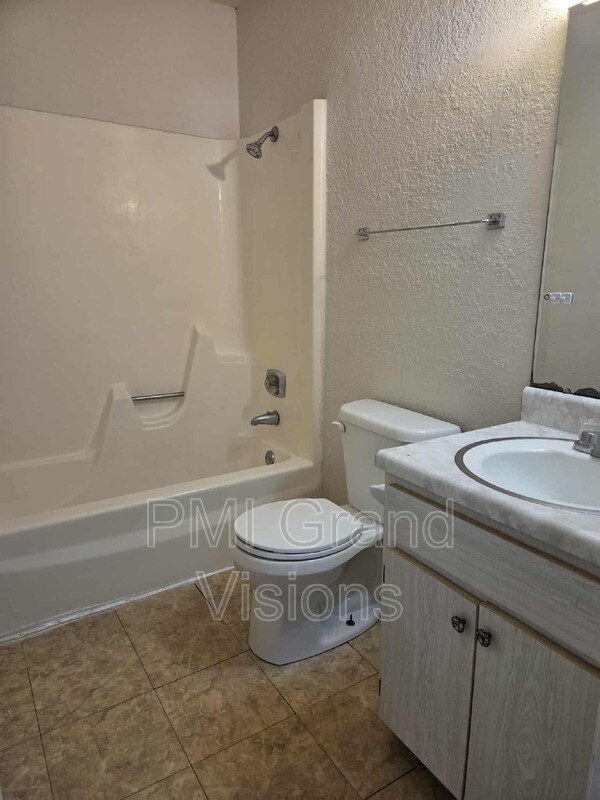 Building Photo - 1305 18th St