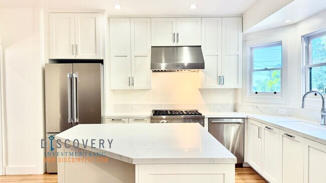 Building Photo - Panoramic Hill Estate with Sweeping Views