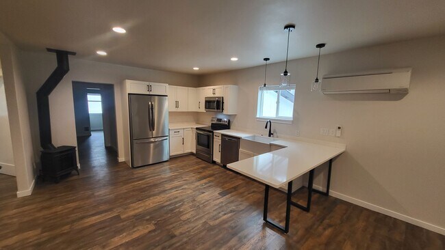 Building Photo - 1460 NW Newport Ave