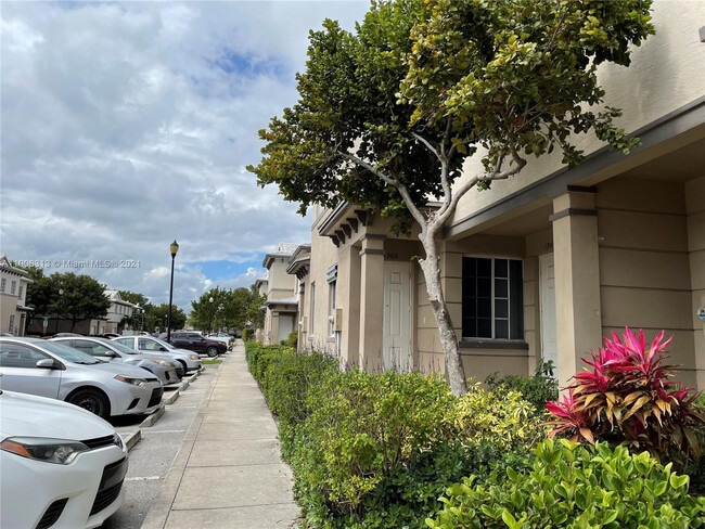 Primary Photo - 1966 Freeport Dr