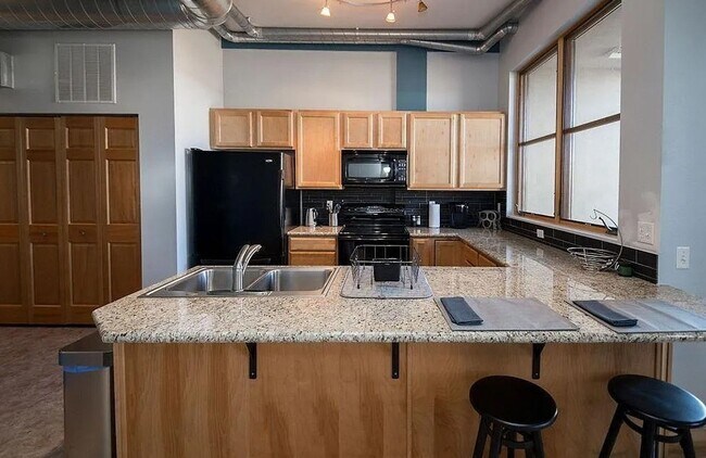 Building Photo - Studio Condo in Heart of Old Town Fort Collins!