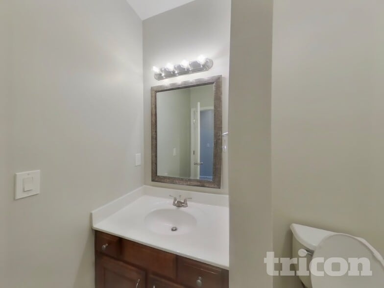 Building Photo - 18 Rockridge Dr