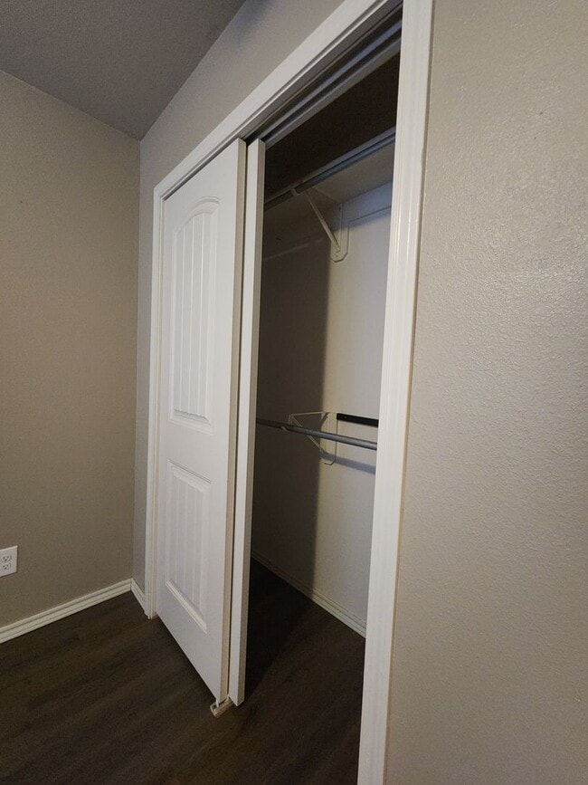 Building Photo - Beautiful 4 bedroom