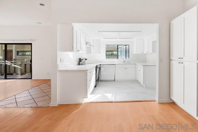Building Photo - 5170 Clairemont Mesa Blvd