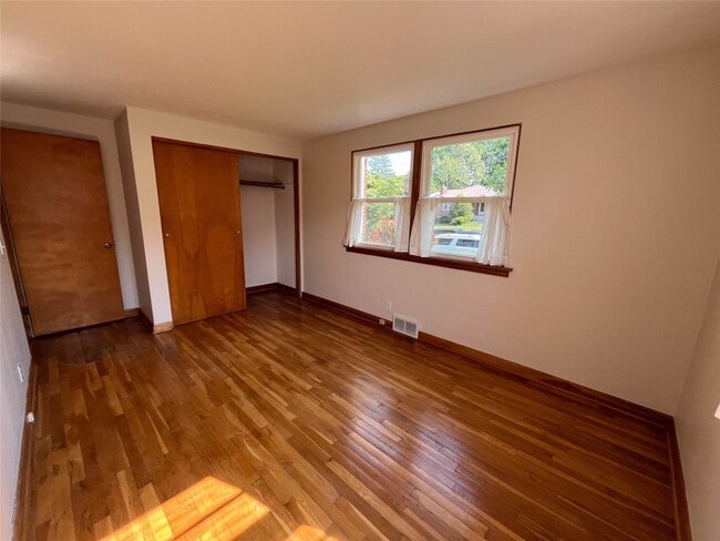 Building Photo - 3011 Country Club Rd