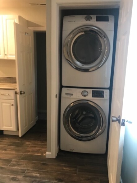 Building Photo - 116 E Main St