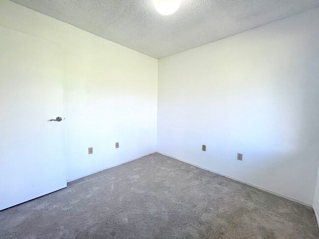 Building Photo - 95-1058 Kuauli St #200