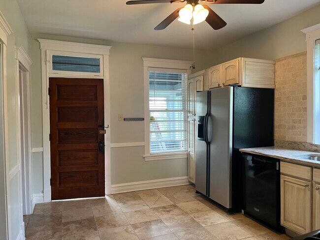 Building Photo - 8037 Floral Ave