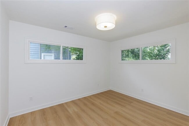Building Photo - 3026 Brook Dr