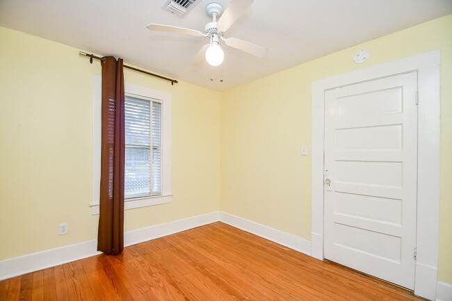 Building Photo - 4528 Magnolia St