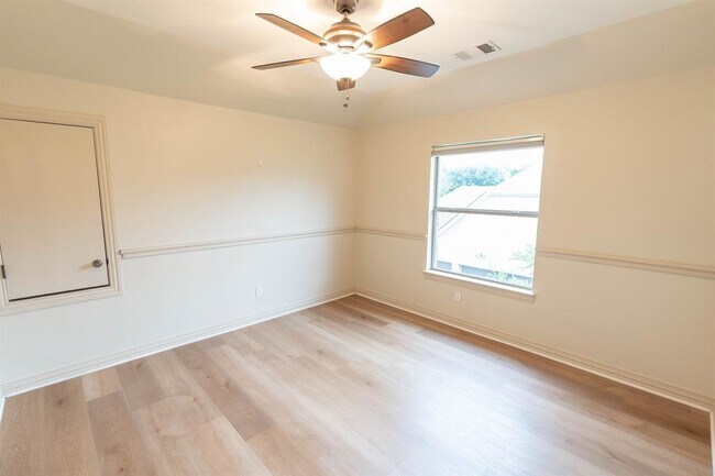 Building Photo - 10500 Avery Club Dr
