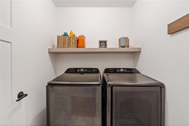 Building Photo - 181 Arrowood Ln