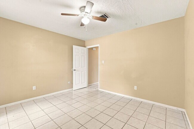 Building Photo - 703 Conestoga Cir