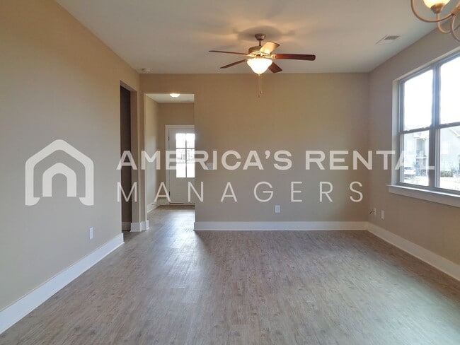 Building Photo - Townhome For Rent in Calera, AL - Available to View with 48 Hour Notice!!!