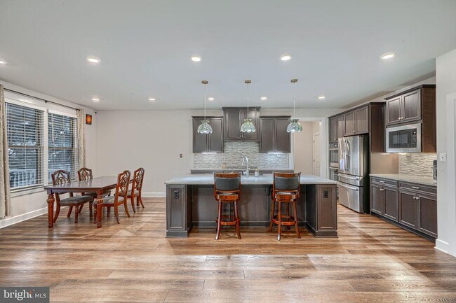 Building Photo - 7142 Starmount Ct