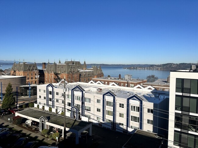 Building Photo - 16 N Broadway St