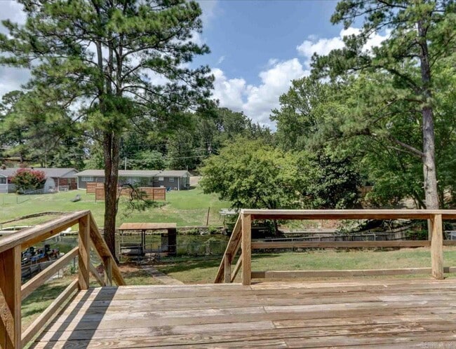 Building Photo - 202 Little John Trail