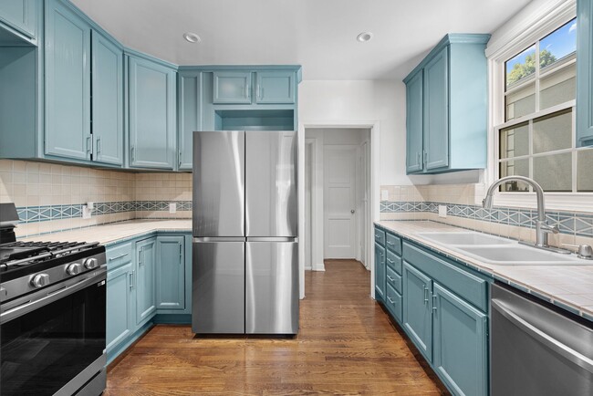 Building Photo - Stunning, remodeled rental in Historic Fra...