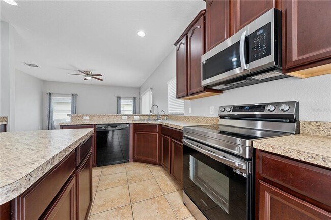 Building Photo - 1755 Plantation Oak Dr