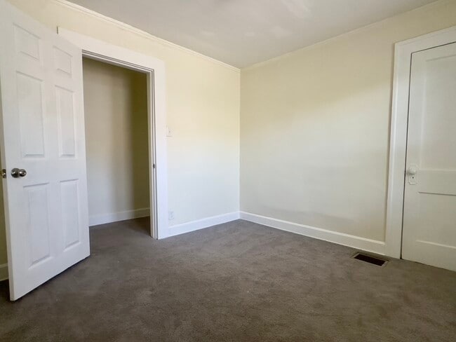 Building Photo - 3245 Boulevard Pl